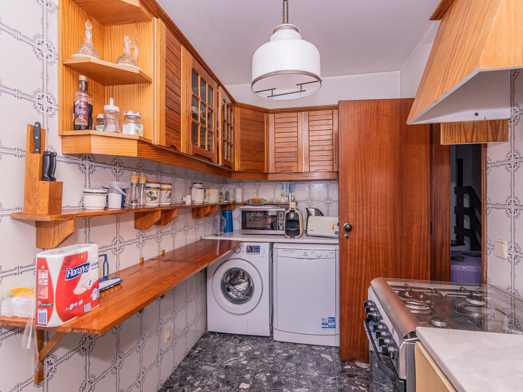 T4 Duplex na Vila de Sesimbra – Ideal para Férias em Família - Image 6
