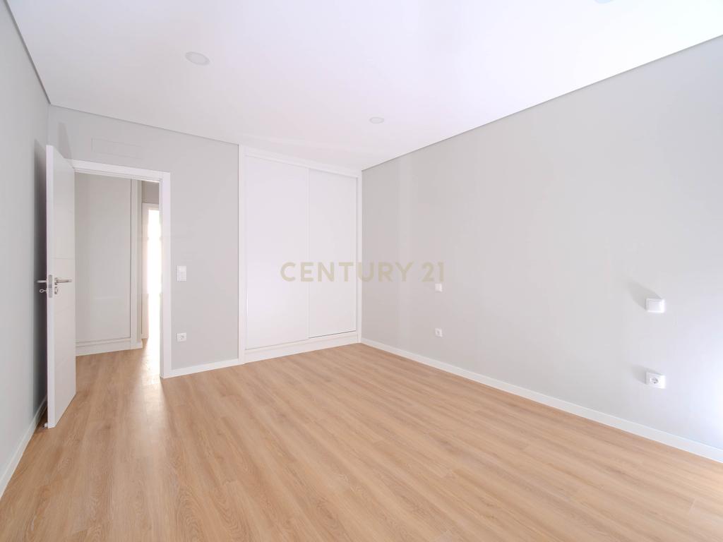 Apartamento T2 Novo com lugar de Estacionamento em Rio Tinto - Image 11