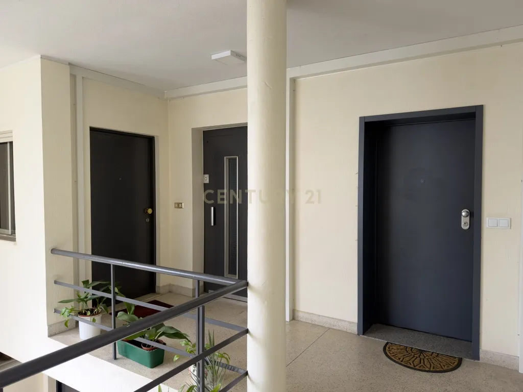 Apartamento T1 em Braga, na União das freguesias de Maximinos, Sé e Cividade em Braga para recuperar - Oportunidade Única! - Image 19