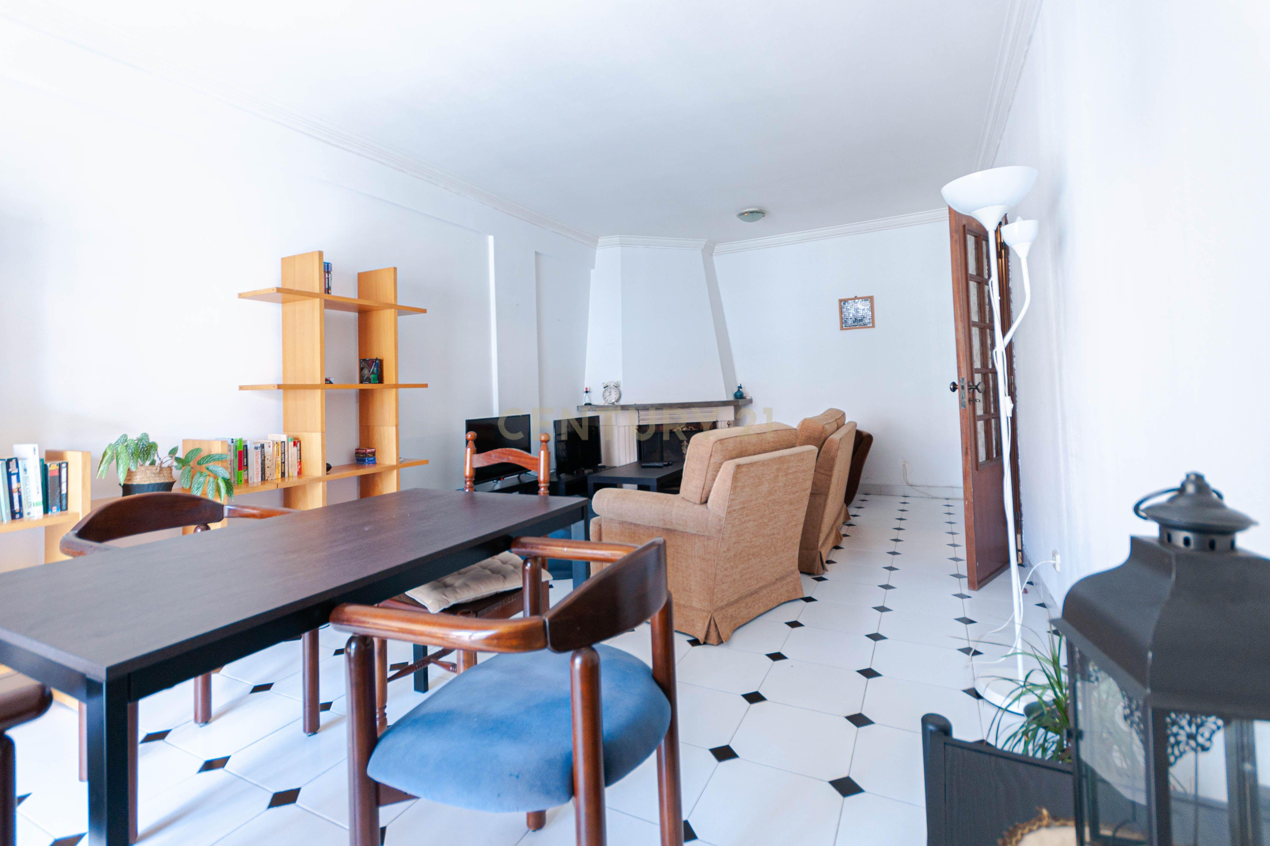 Fotografia 12 de T2+1 Duplex com Garagem em Carcavelos