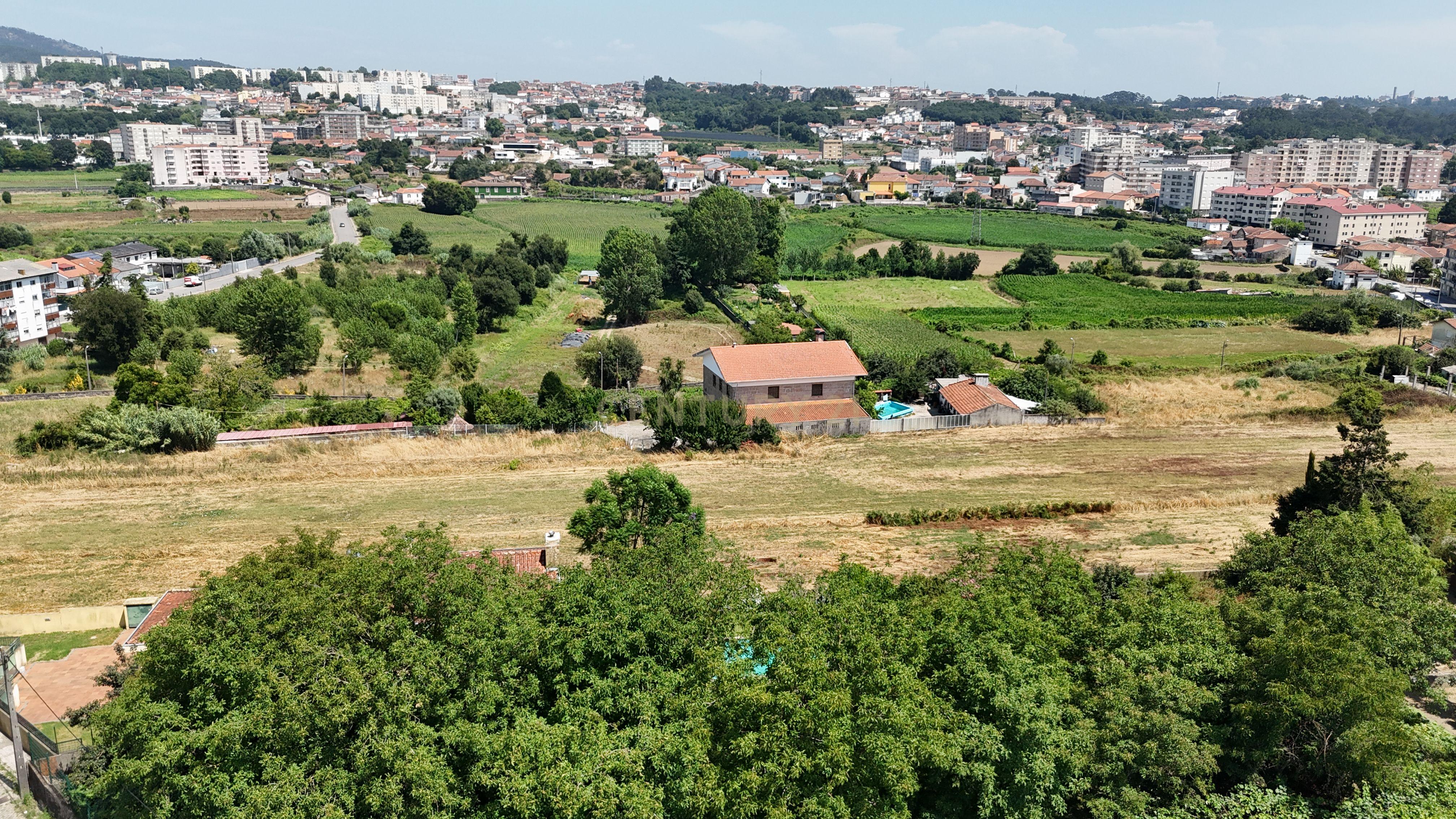 Fotografia 10 de TERRENO PARA CONSTRUÇÃO EM FÂNZERES | METRO | 1714M2