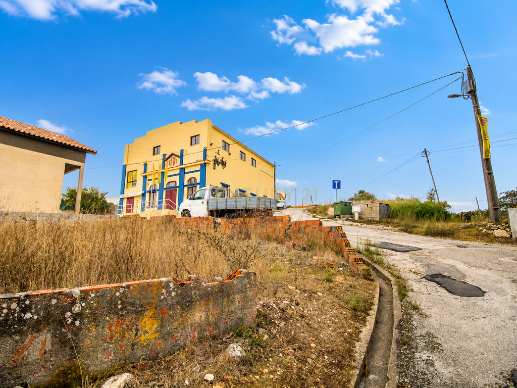 Moradia para recuperar com 250 m² em Vila Verde – Figueira da Foz - Image 41