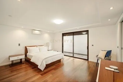 Moradia Exclusiva T5 em Condomínio Privado no Estoril - Image 49