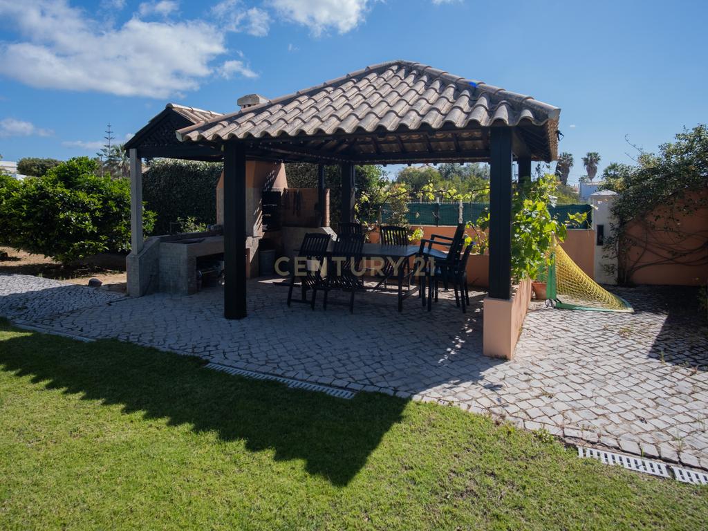 Moradia T5 com Piscina e Jardim em Lagoa, Faro - Image 12