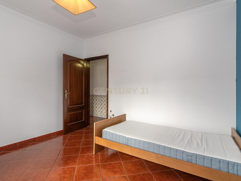 Moradia T2 no Centro de Évora (1º Andar) - Image 12