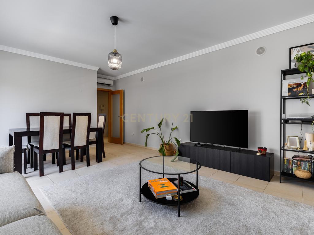Apartamento T3 com Garagem na Quinta João de Ourém — Olhão - Image 5