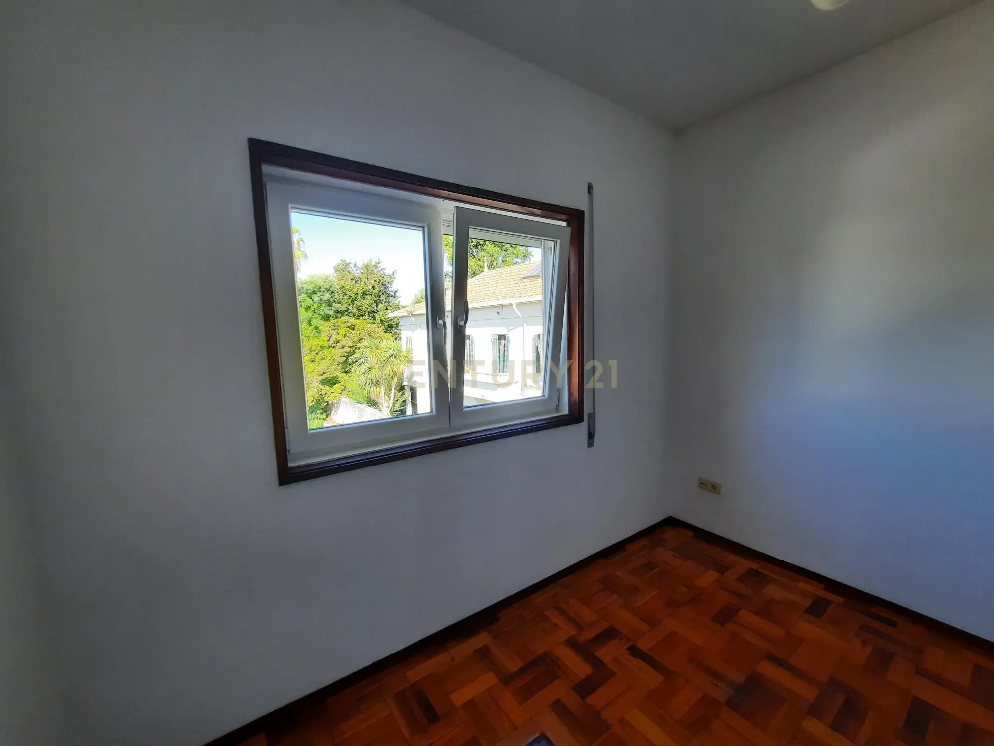 Arrendamento T2 com Terraço e Vistas Panorâmicas em Lordelo do Ouro – Porto - Image 9