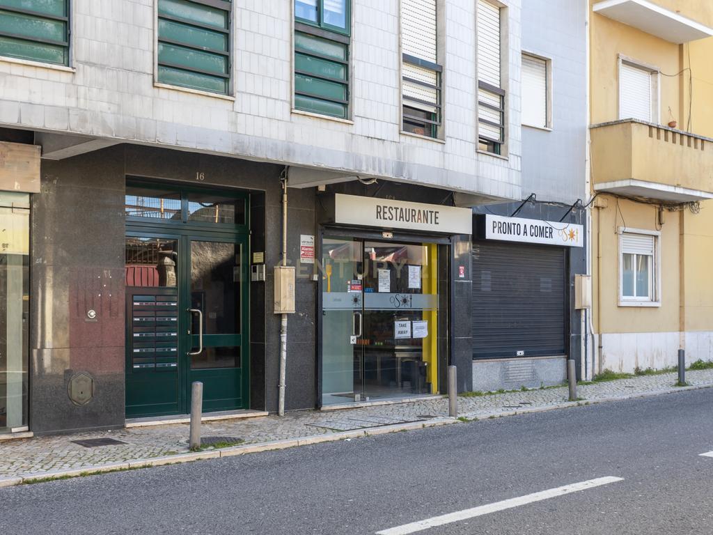 Restaurante Self-service com opção de Take-away à Venda no centro de Amadora. - Image 17