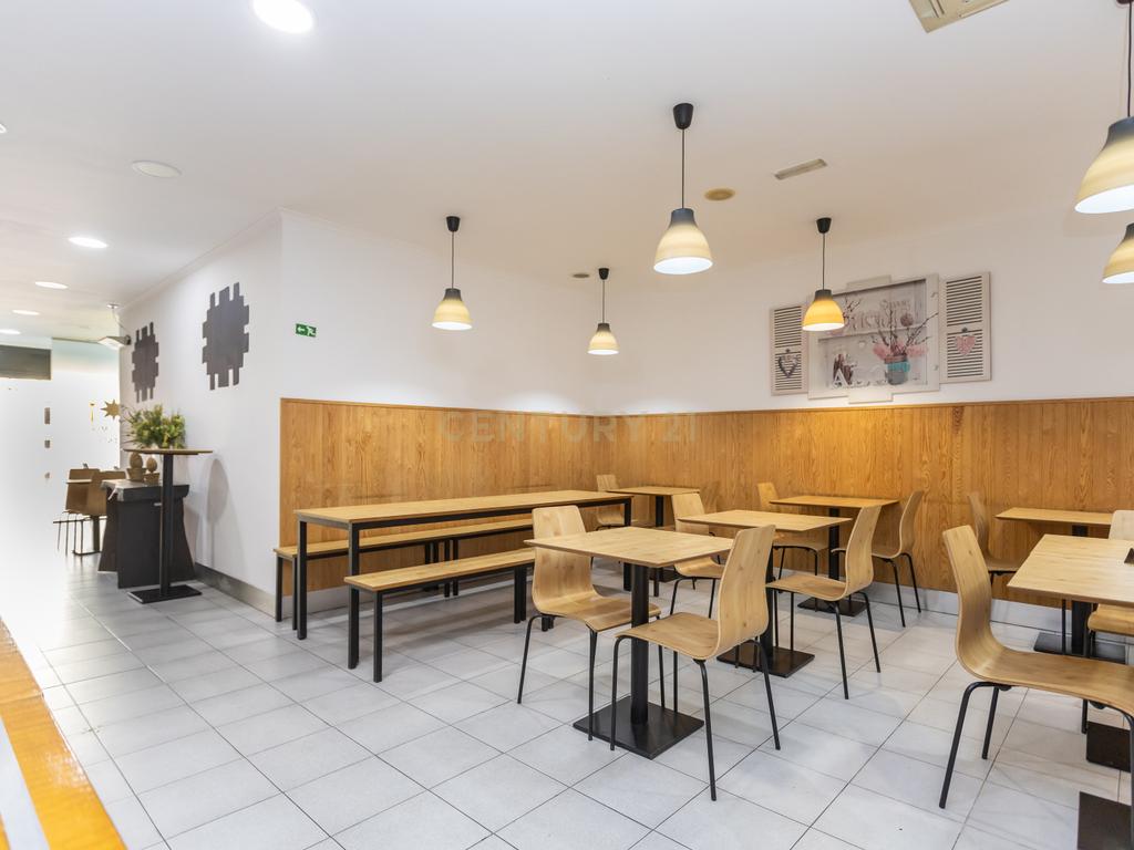Restaurante Self-service com opção de Take-away à Venda no centro de Amadora. - Image 6