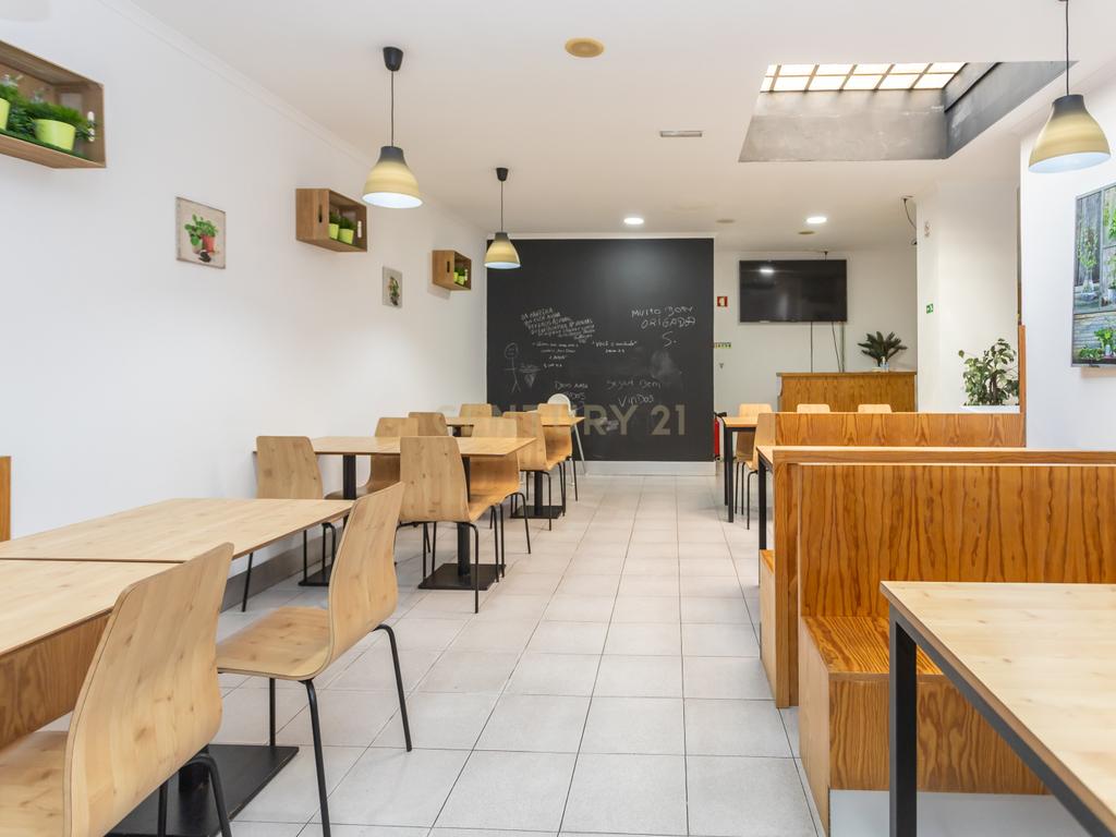 Restaurante Self-service com opção de Take-away à Venda no centro de Amadora. - Image 7