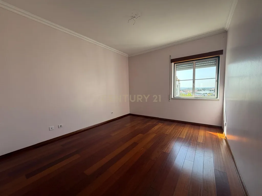 Apartamento T3 em Tomar com garagem e Localização Privilegiada - Image 15