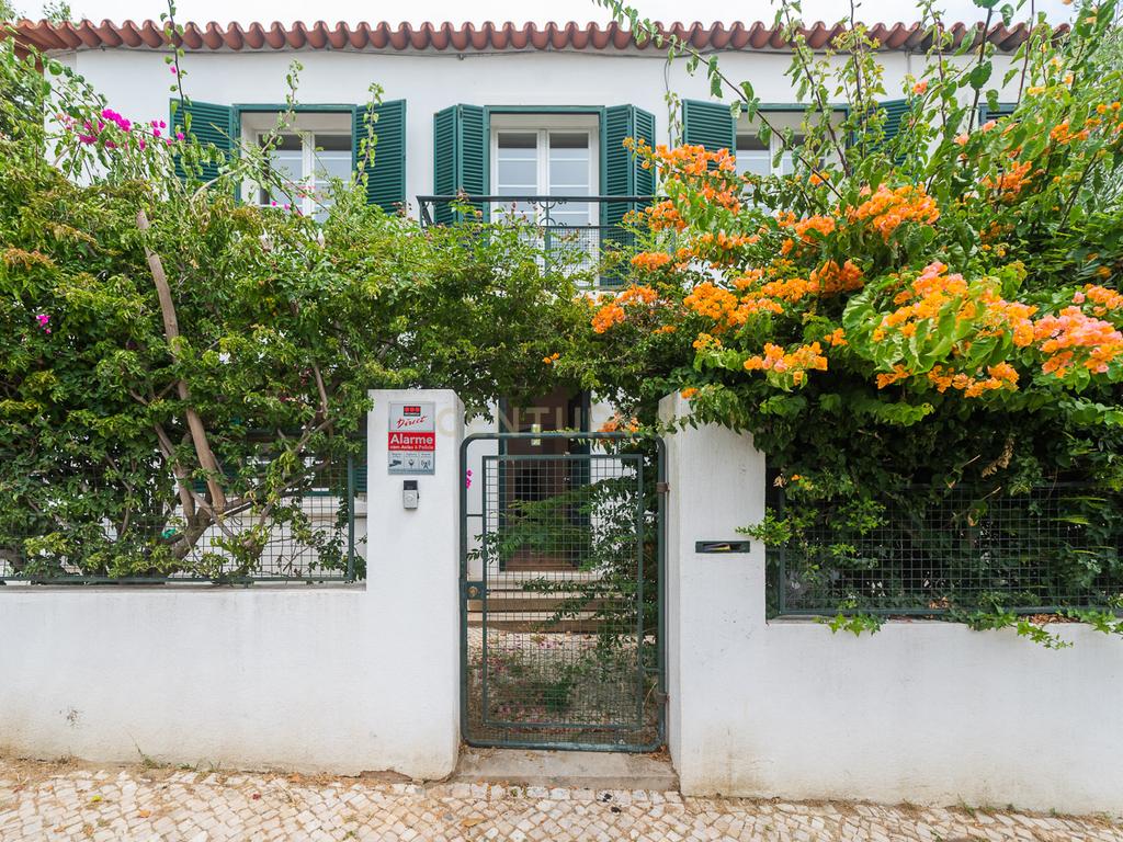 Moradia T3 + 1 Renovada com Jardim e Piscina em Penha de França, Lisboa - Image 5