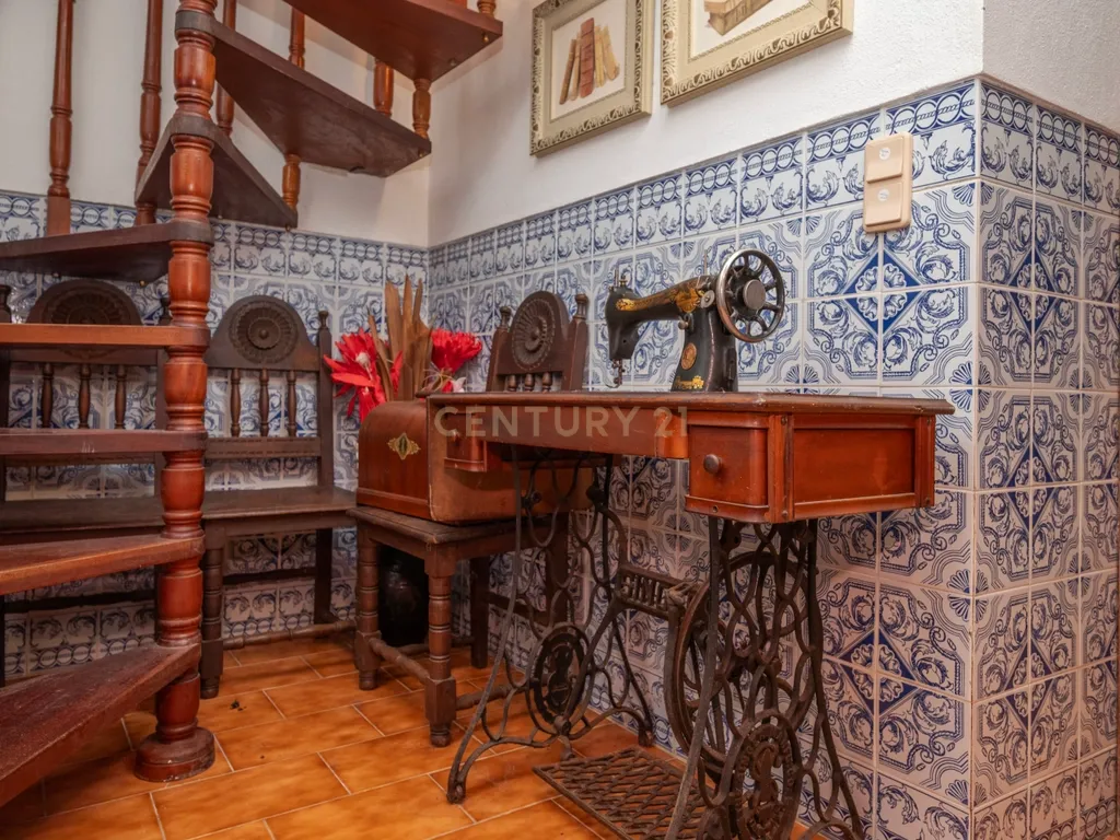Moradia à Venda no Banzão, zona de Colares - Image 11