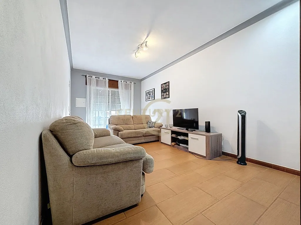 Excelente moradia T2 com garagem em Ribeirinha - Image 3