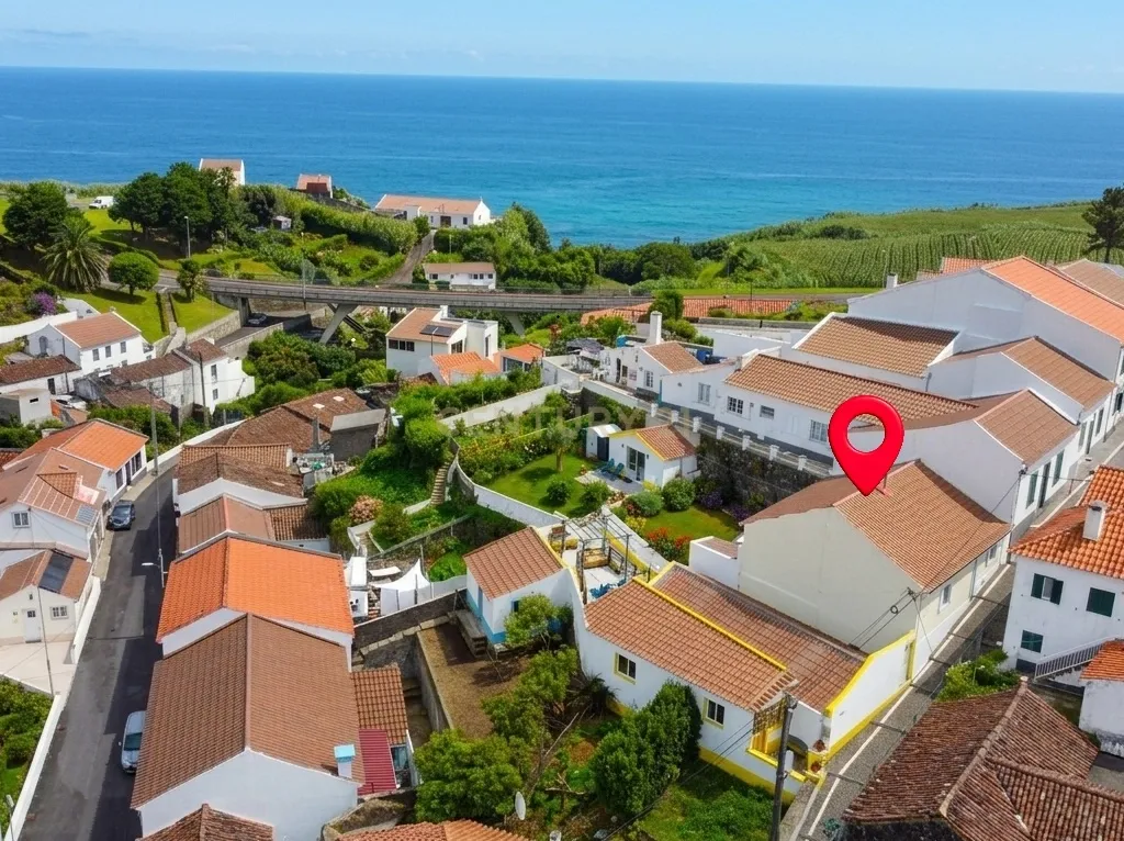 Moradia T2 no Centro da Vila do Nordeste | Jardim e Excelente Potencial de Investimento - Image 24