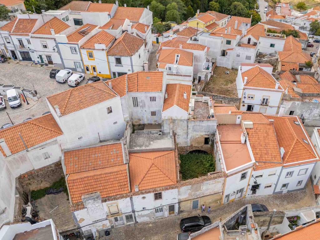 Moradia em ruinas no centro histórico de Palmela - Image 12