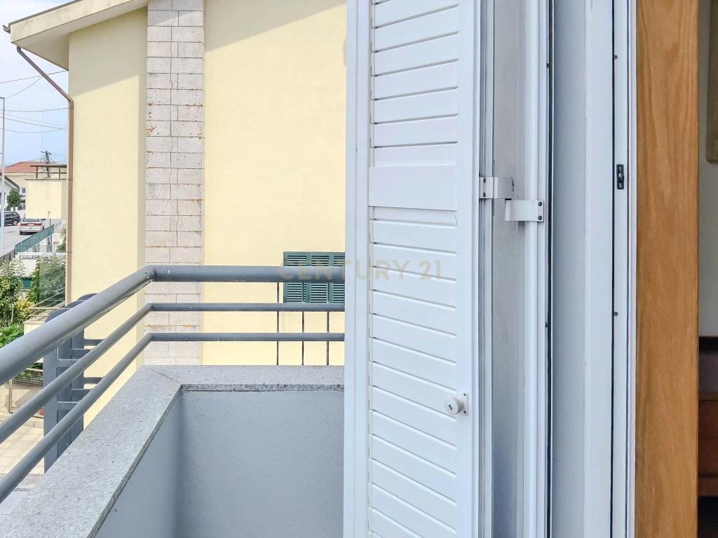 Moradia T4 de 4 Frentes com Jardim, Cozinha Regional e Garagem – Custoias, Matosinhos - Image 22