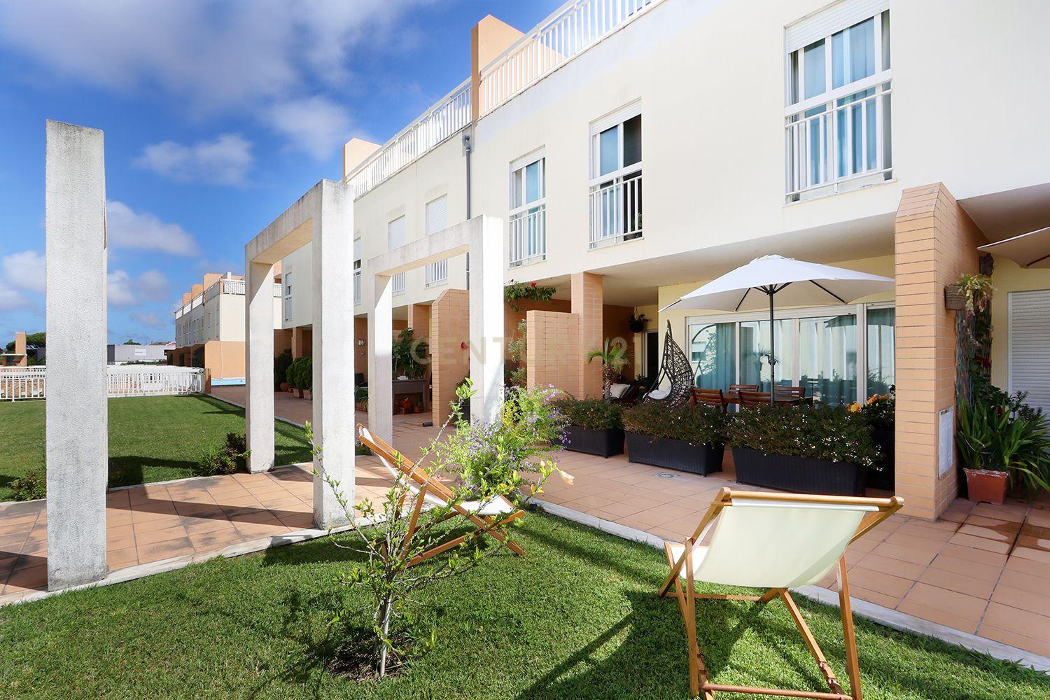 Fotografia 5 de Vila Verde - Sintra - Excelente apartamento T3 Triplex, com garagem em condomínio fechado