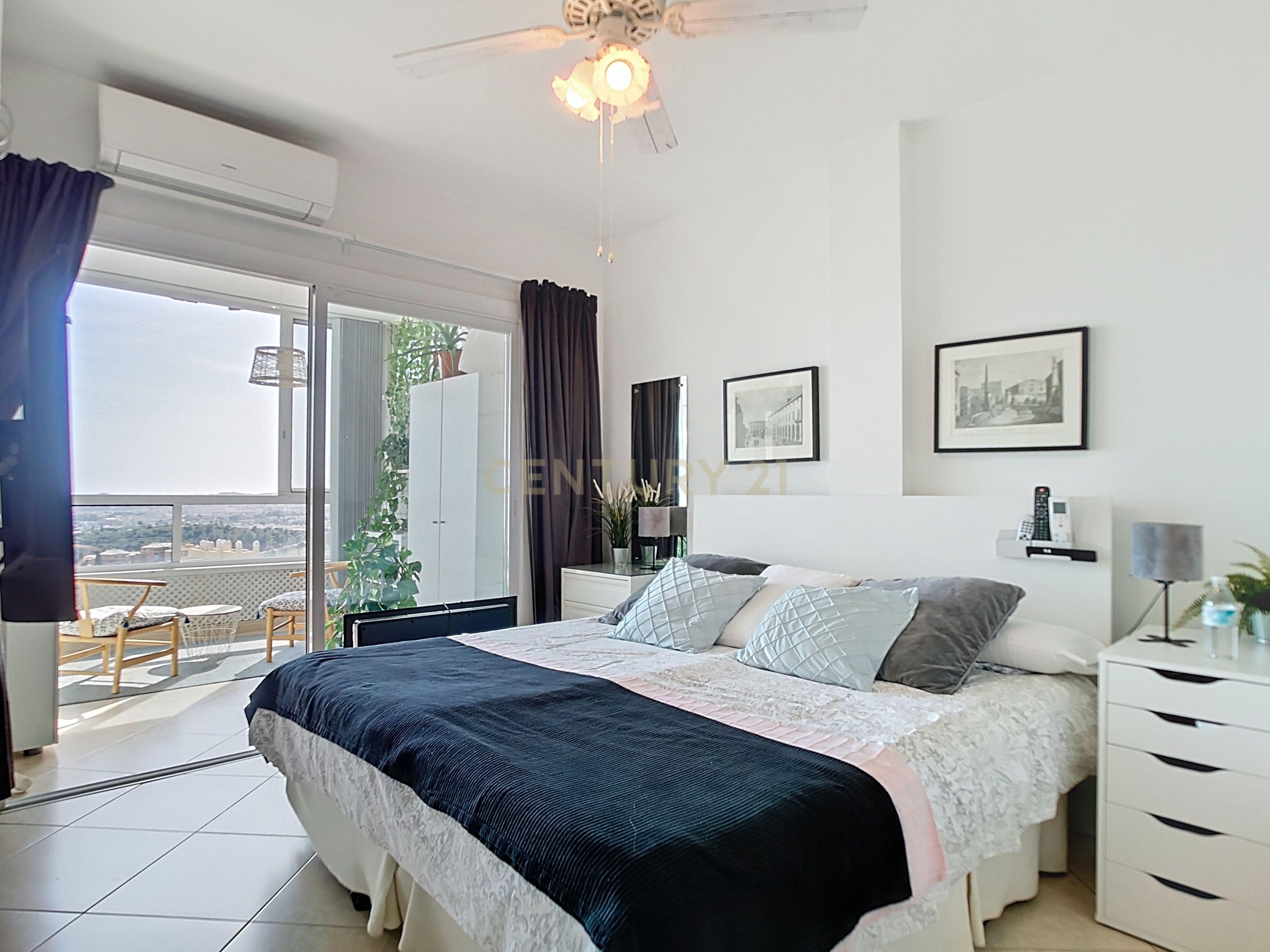 Apartamento Renovado com Vista Panorâmica em Málaga - Image 10