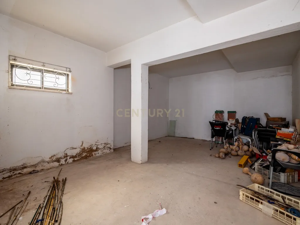 T0+1 Renovado com Armazém de 105 m² e Logradouro Privado em Albufeira - Image 24