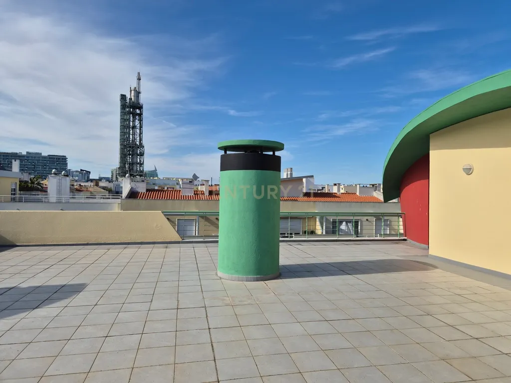 Espaçoso Apartamento T4 no Parque das Nações, Lisboa, com Garagem - Image 24