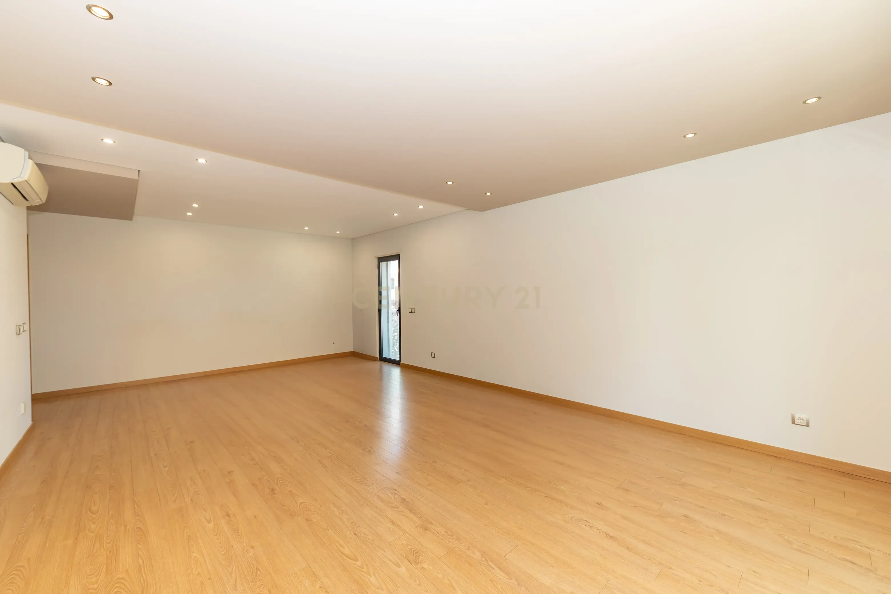 Apartamento T3 Com Box - Varandas Montijo - Image 11