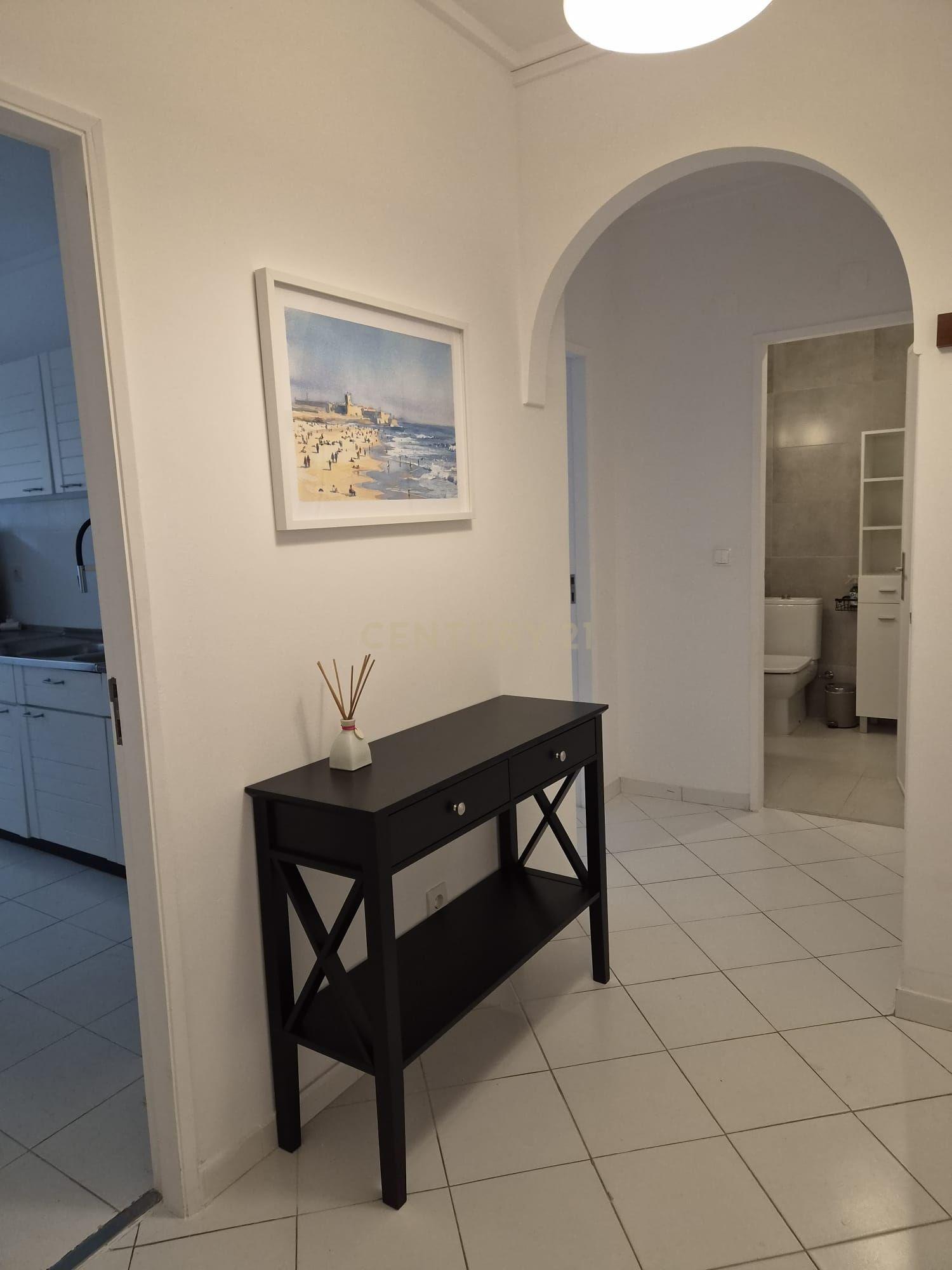 Fotografia 8 de T1 Mobilado e Equipado para Arrendamento – Rua Gonçalves Crespo, Carcavelos