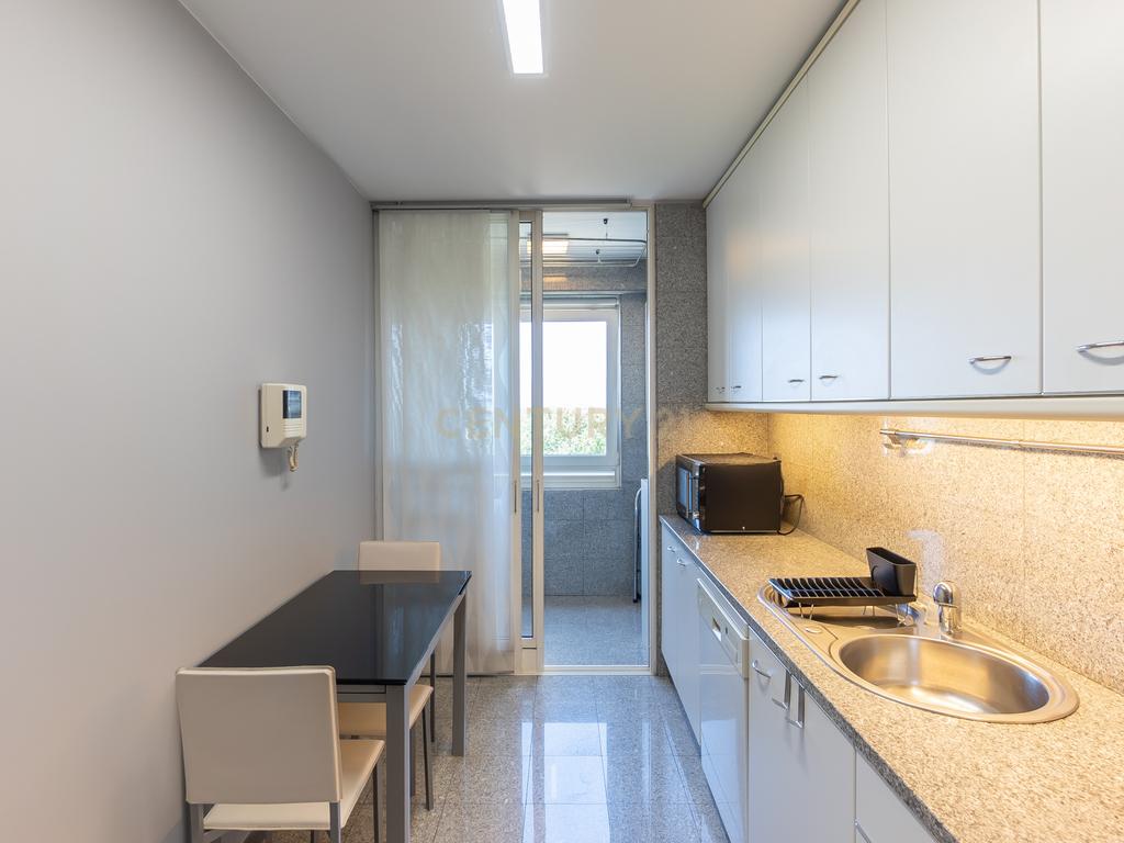 Apartamento T2 para Arrendamento em Lordelo do Ouro, Porto - Image 11