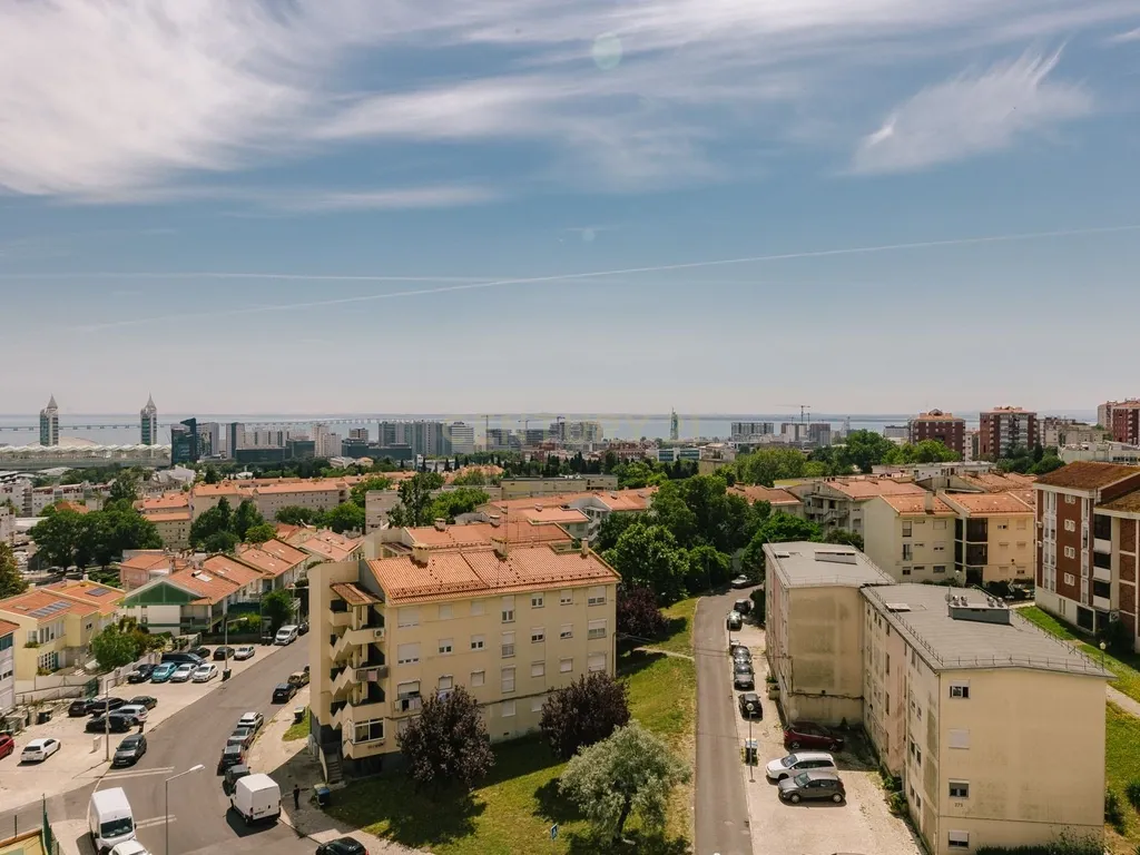Apartamento T5 com Vista Deslumbrante sobre o Tejo – Olivais - Image 9