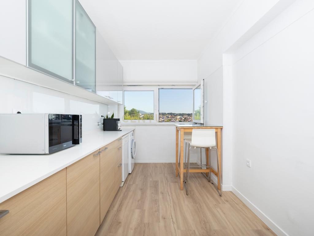 Apartamento T1 + Escritório totalmente remodelado - Image 17