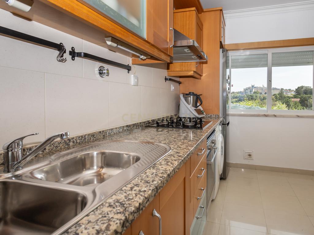 Apartamento T1+1 - Sobreda - Image 5