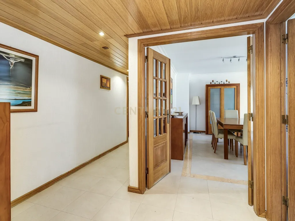 Apartamento T3 em Odivelas com garagem - Conforto e Localização Central - Image 7
