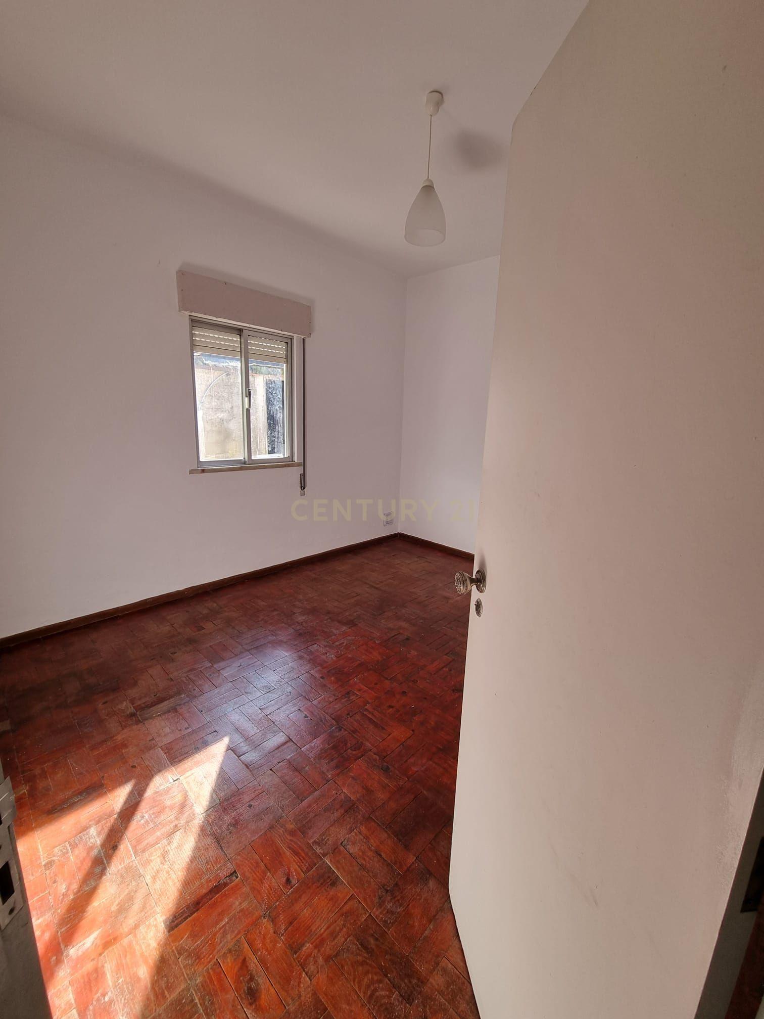 Fotografia 8 de Moradia T2 Renovada com Quintal | Vimieiro, Santa Comba Dão