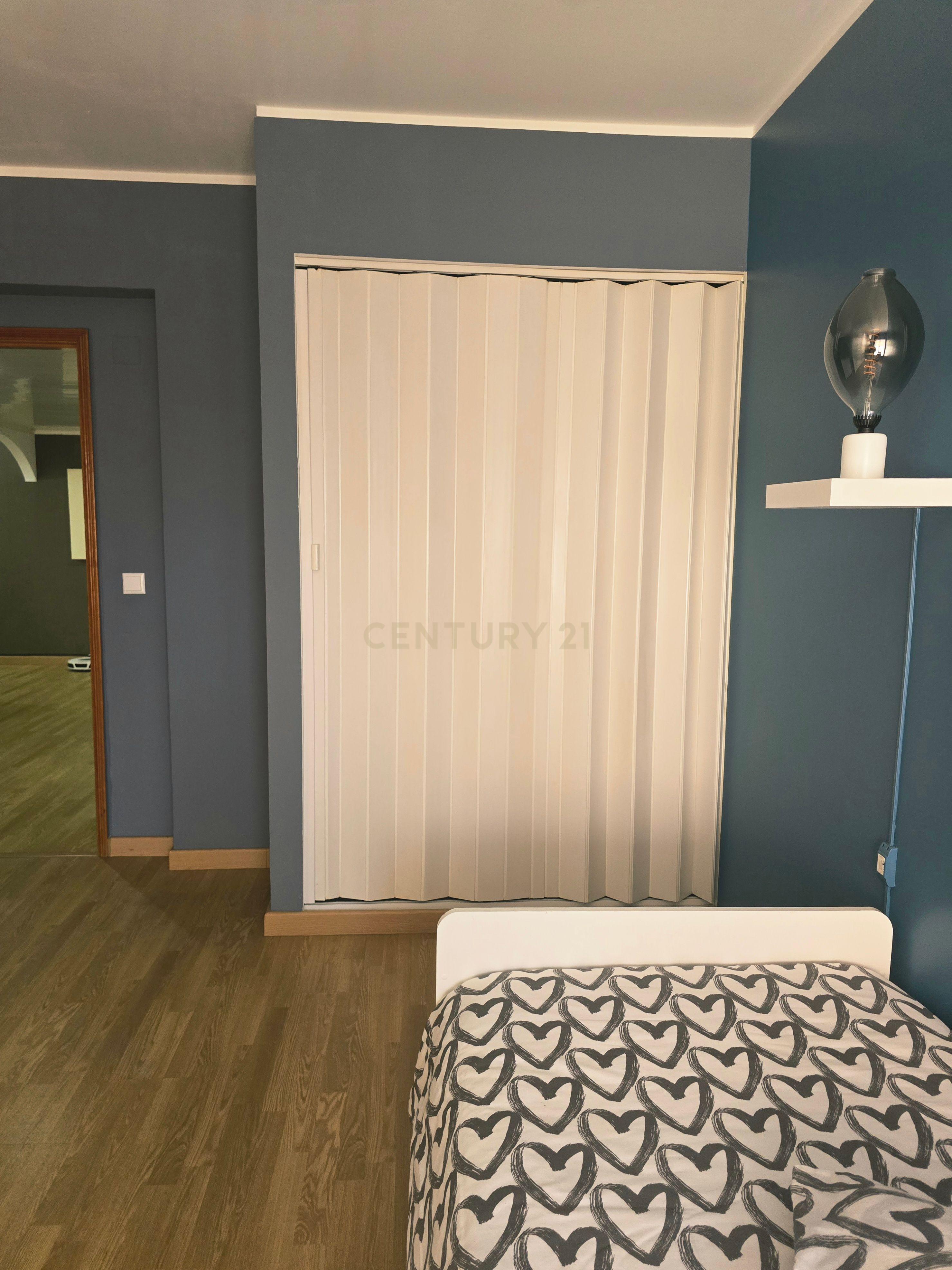 Fotografia 10 de Apartamento T2 com boas áreas, luminosidade, duas varandas fechadas e arrecadação | Tapada das Mercês