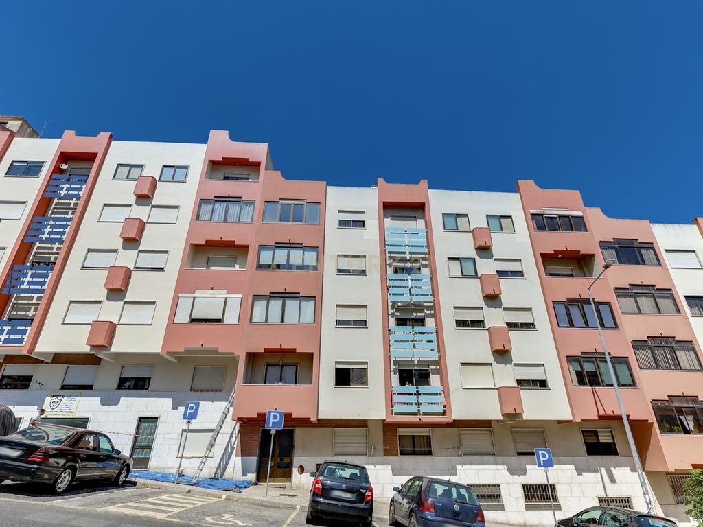 T2 para Arrendamento no Casal do Cotão, Agualva-Cacém — Último Andar com Vista Desafogada e Excelentes Acessos - Image 24