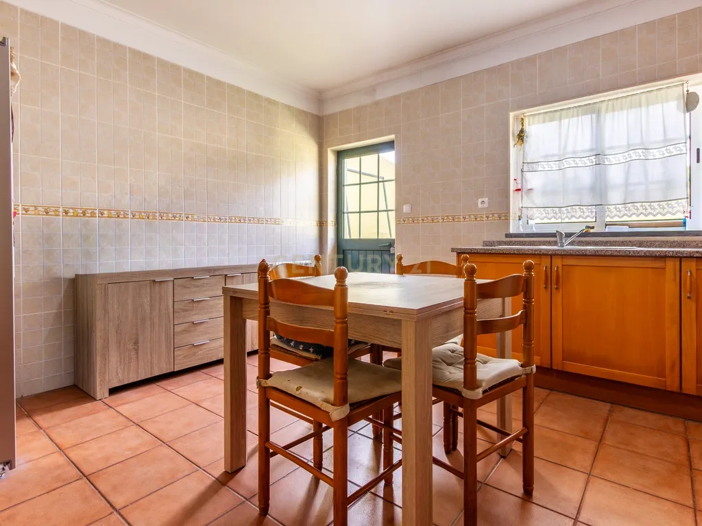 Moradia T3 na Quinta do Conde com Logradouro e sotão - Image 11