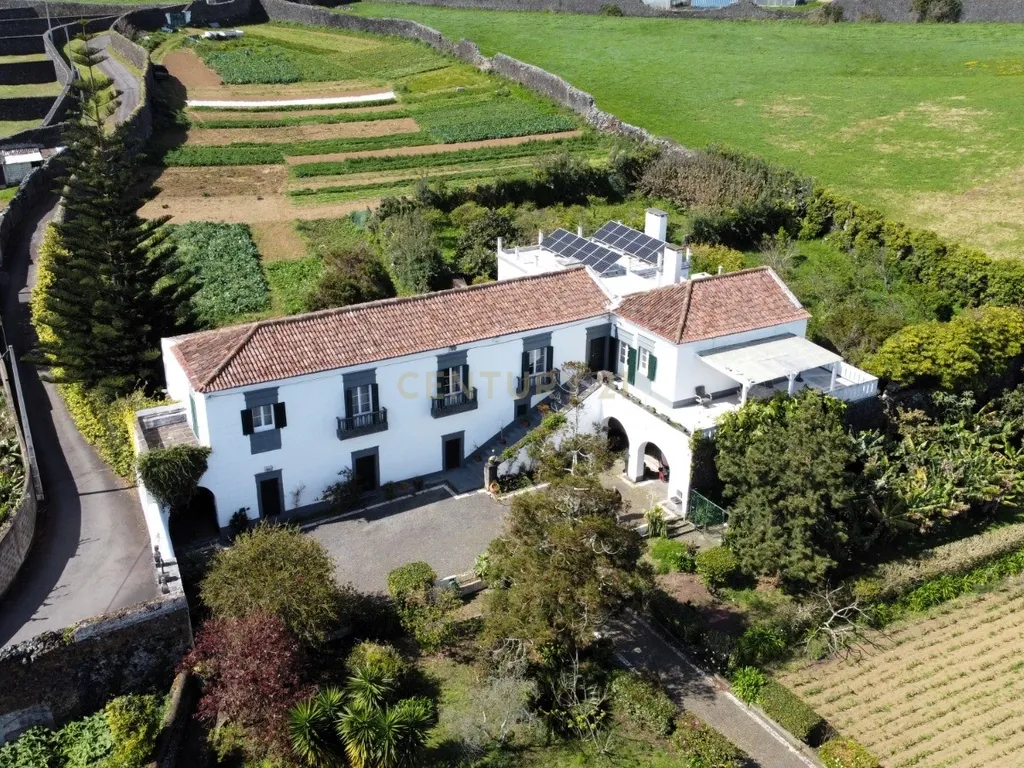 Solar Nobre do Século XVII com Potencial de Desenvolvimento – Livramento, Ponta Delgada, Açores - Image 1