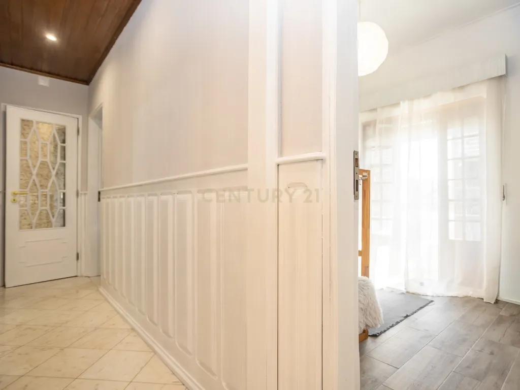 Magnífico T4 no Bairro de São Gabriel com 3 Varandas e Vista Panorâmica – Setúbal - Image 22