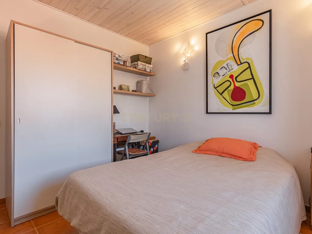 Casa T2 em Faro, Lagos - Localização Privilegiada e Conforto - Image 5