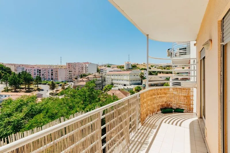 Apartamento T2 em Odivelas com Box e Varanda - Image 8