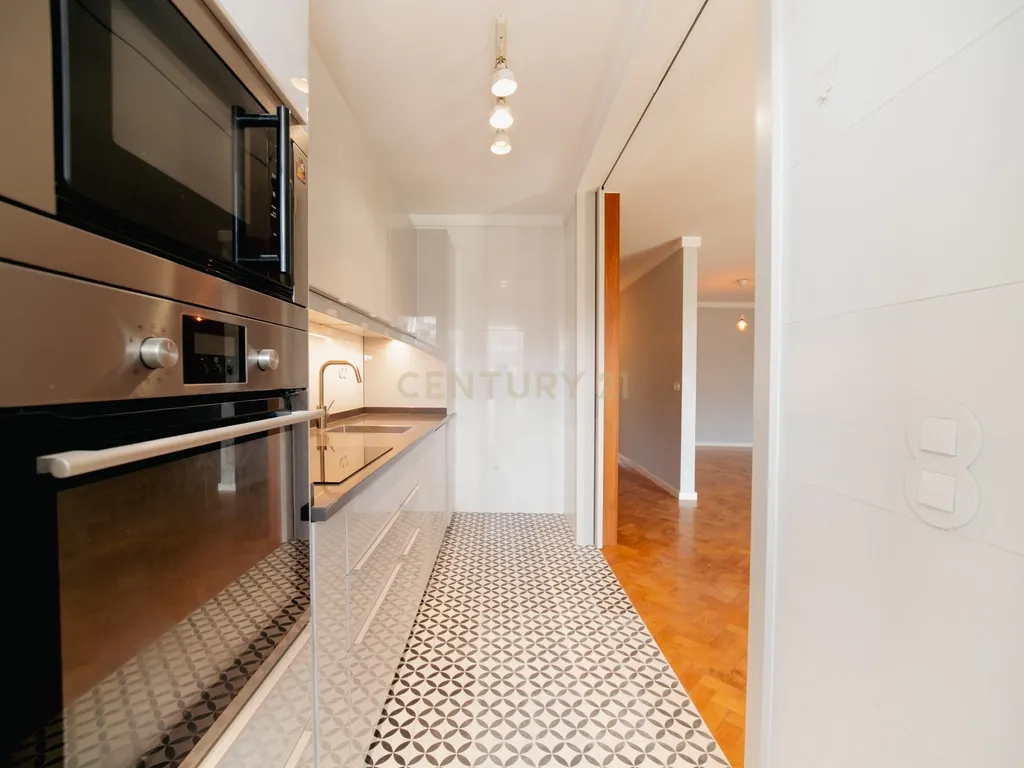 Apartamento T2 na Rua Manuel Carqueja - junto à Praça Velasquez - Porto - Image 4