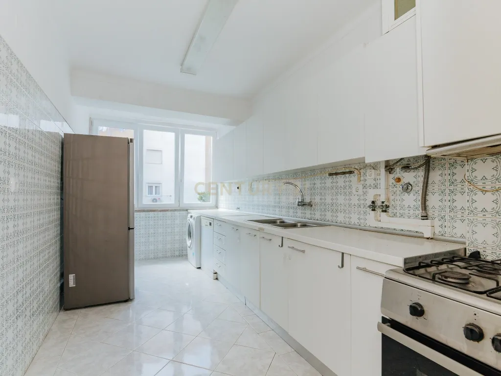 Apartamento T2 em Linda-a-Velha - Image 6