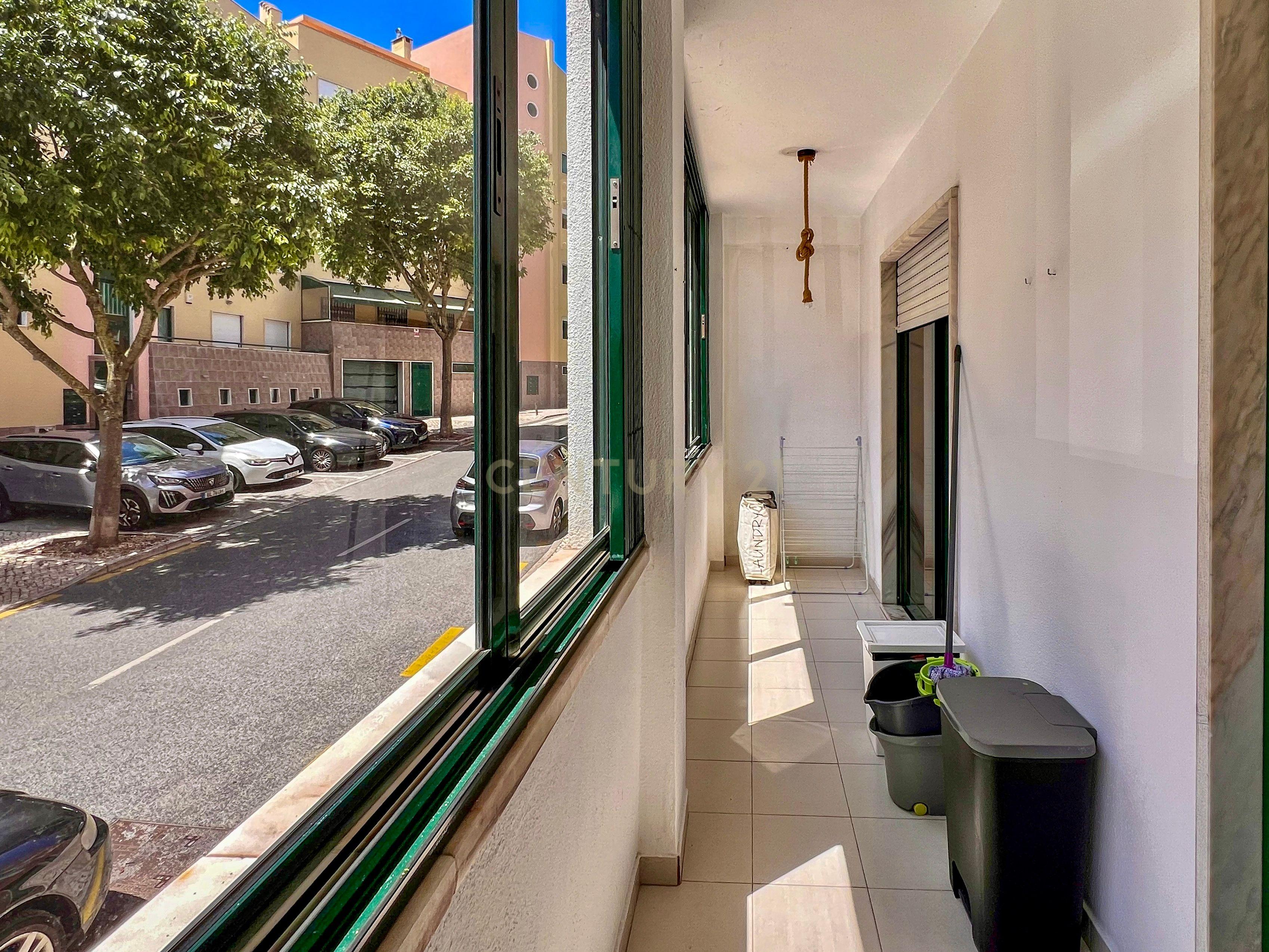 Fotografia 9 de Apartamento T2 Mobilado com Box em Outurela, Carnaxide