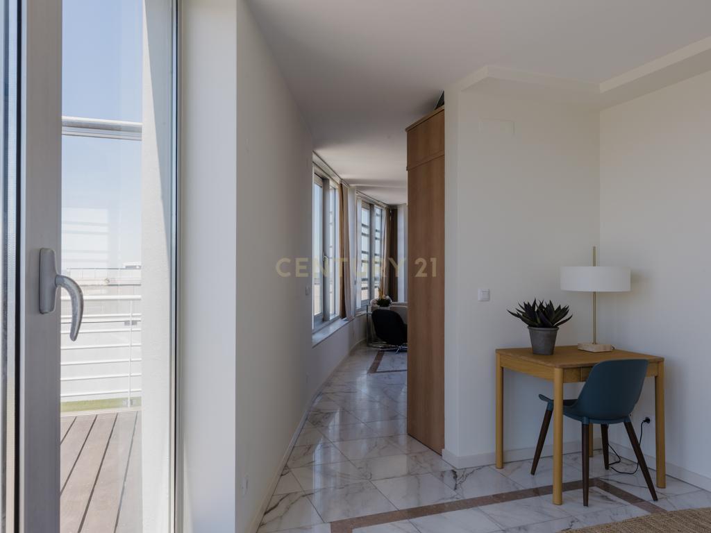 Penthouse com Vista Panorâmica sobre Lisboa e Monsanto | Campolide - Image 4