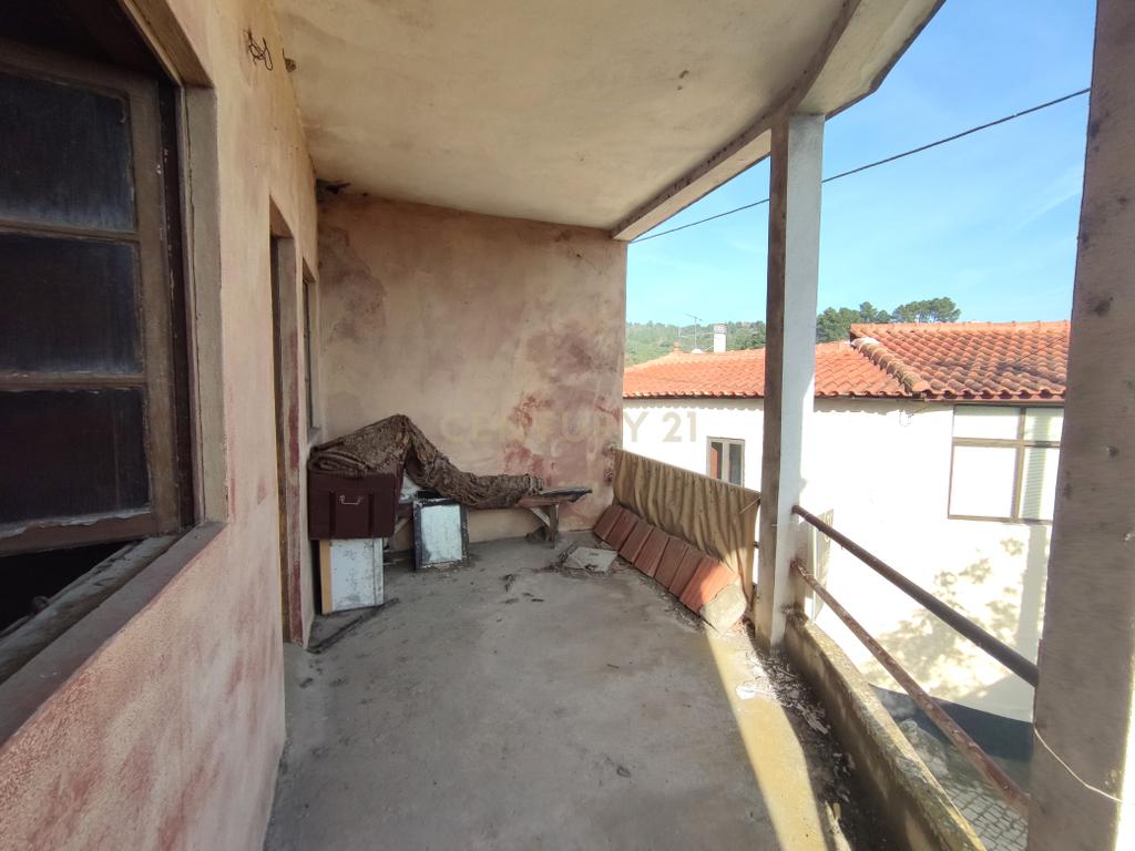 Moradia para recuperar a 5kms da cidade de Chaves - Image 18
