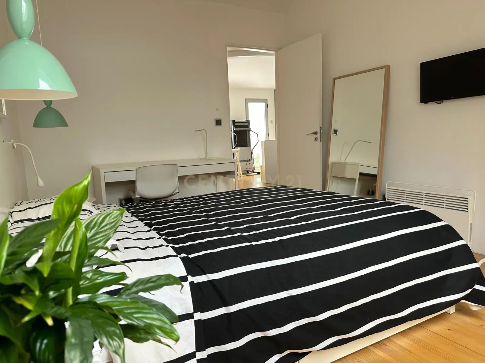 Fotografia 3 de Moradia de 3 Pisos no Centro de Ponta Delgada | 8 Quartos | Excelente Oportunidade de Investimento