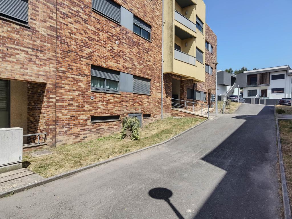 Apartamento T2 com Garagem e Arrumos — Coronado, São Mamede - Image 34