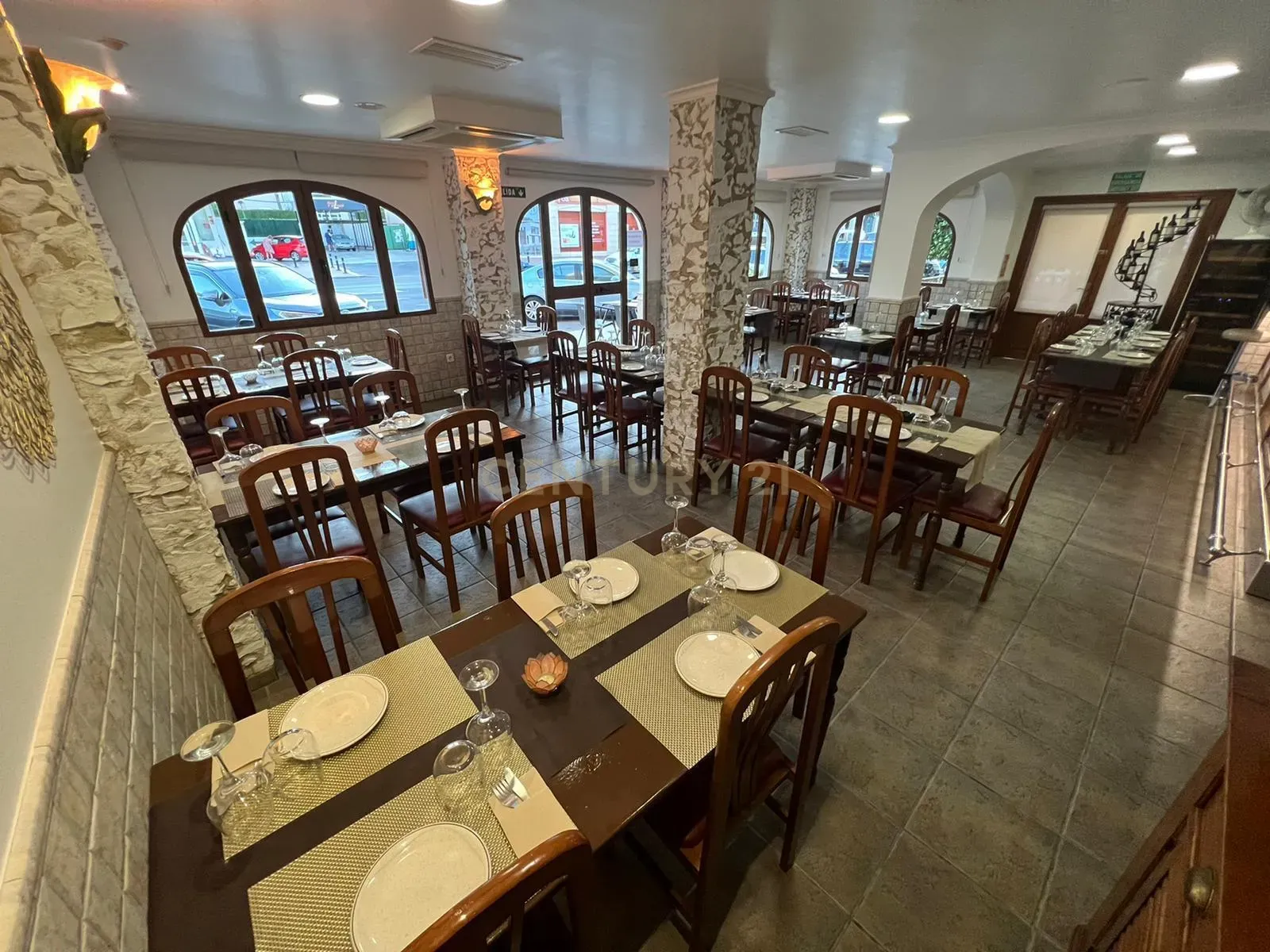 Vende-se restaurante com arrecadações em localização privilegiada – Praia do Arenal, Xàbia. - Image 3
