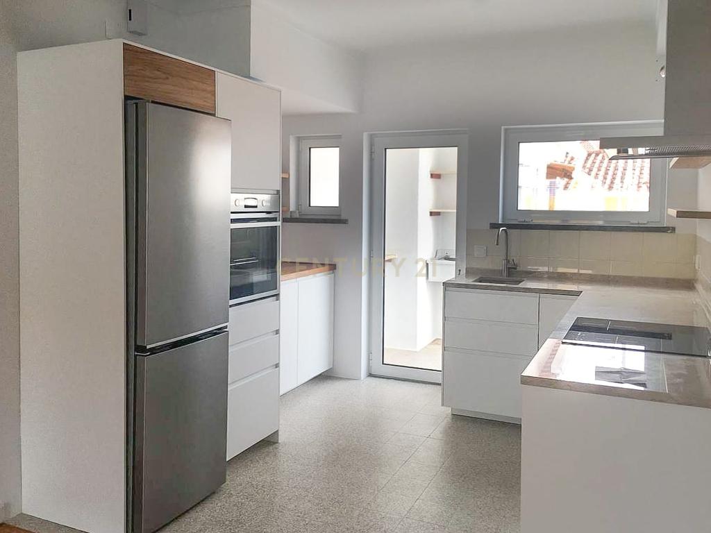 🏡 Moradia Geminada T2 Renovada para arrendamento no Livramento – Perto das Praias e de Lisboa - Image 3
