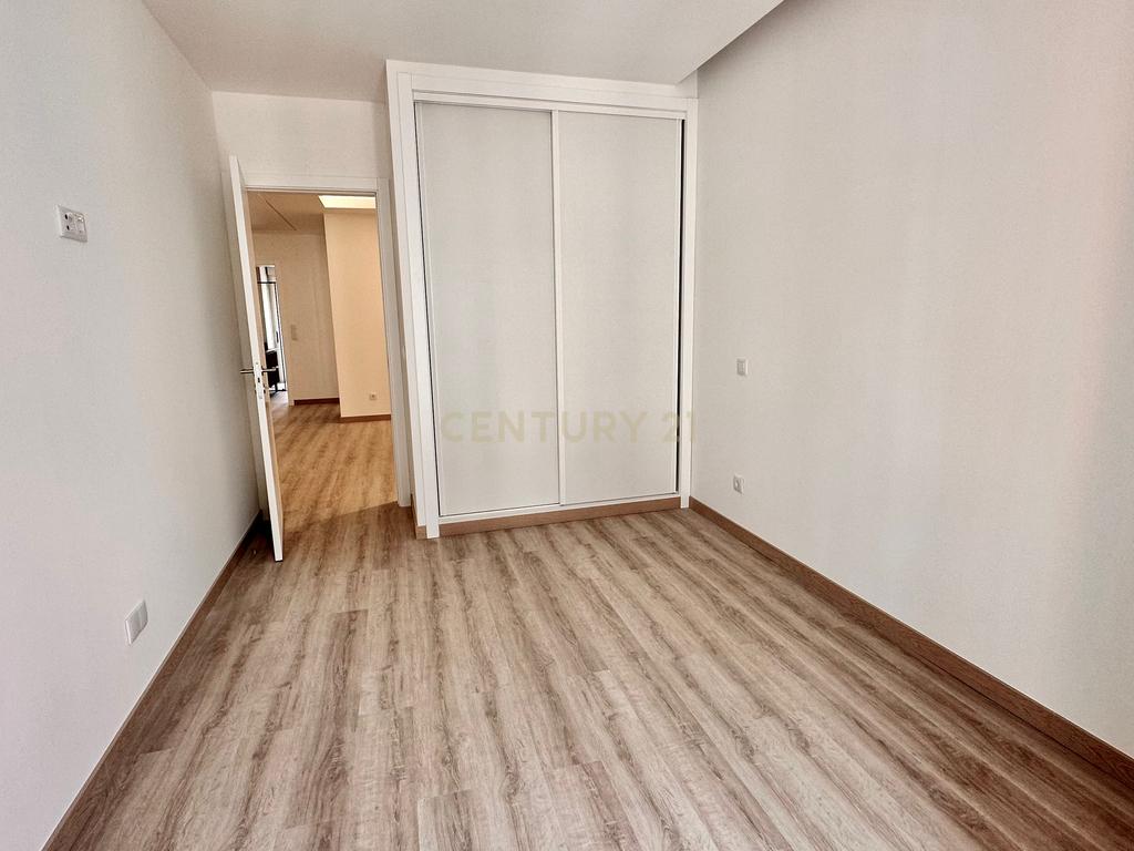 Venda T3 na Estrela - APARTAMENTO INTEGRALMENTE REMODELADO COM VARANDA GENEROSA - Image 15